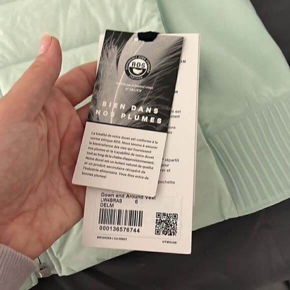 NWT Lululemon Dawn and Around Vest / Color: Delicate Mint / Size: 6 - Picture 3 of 4